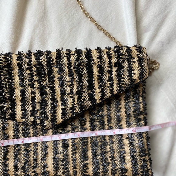 Urban Expressions Black and Tan Woven Clutch - Picture 9 of 12